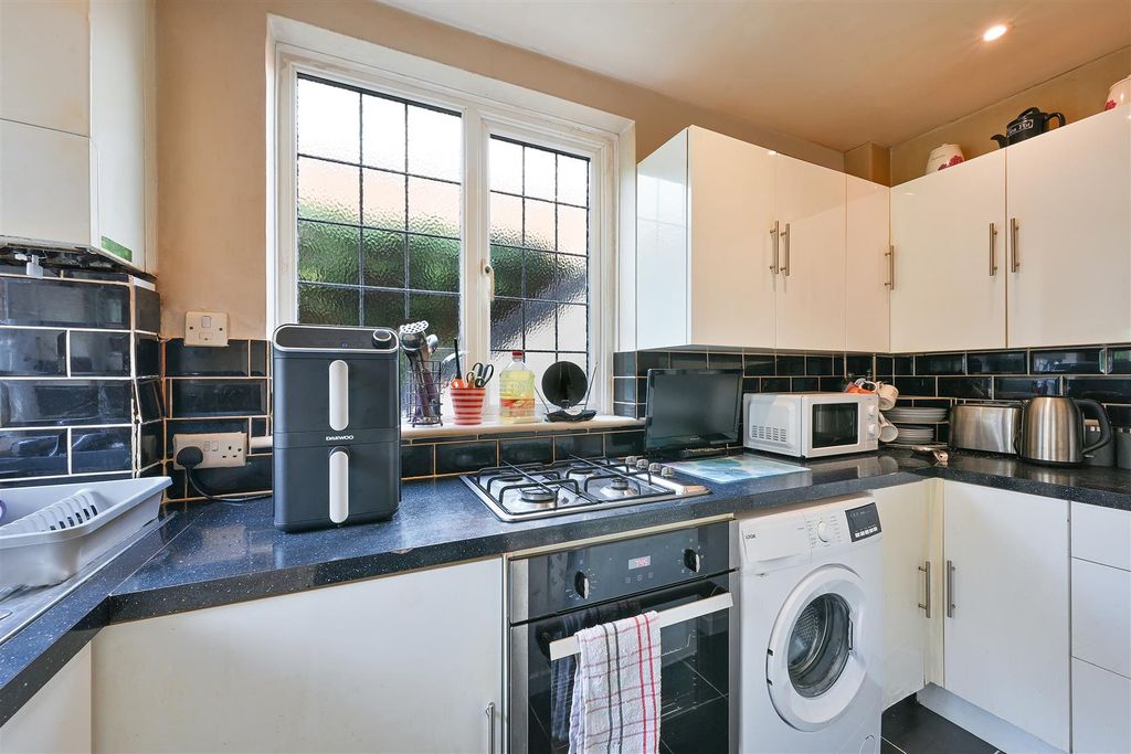 Property photo 3 of 13 Nonsuch Court, 1- (5).Jpg