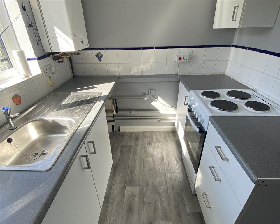 Property photo 1 of 6 Kitchen