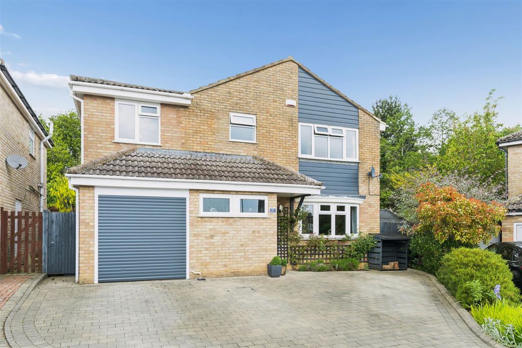 Property photo 1 of 29 Maree Close, Linslade