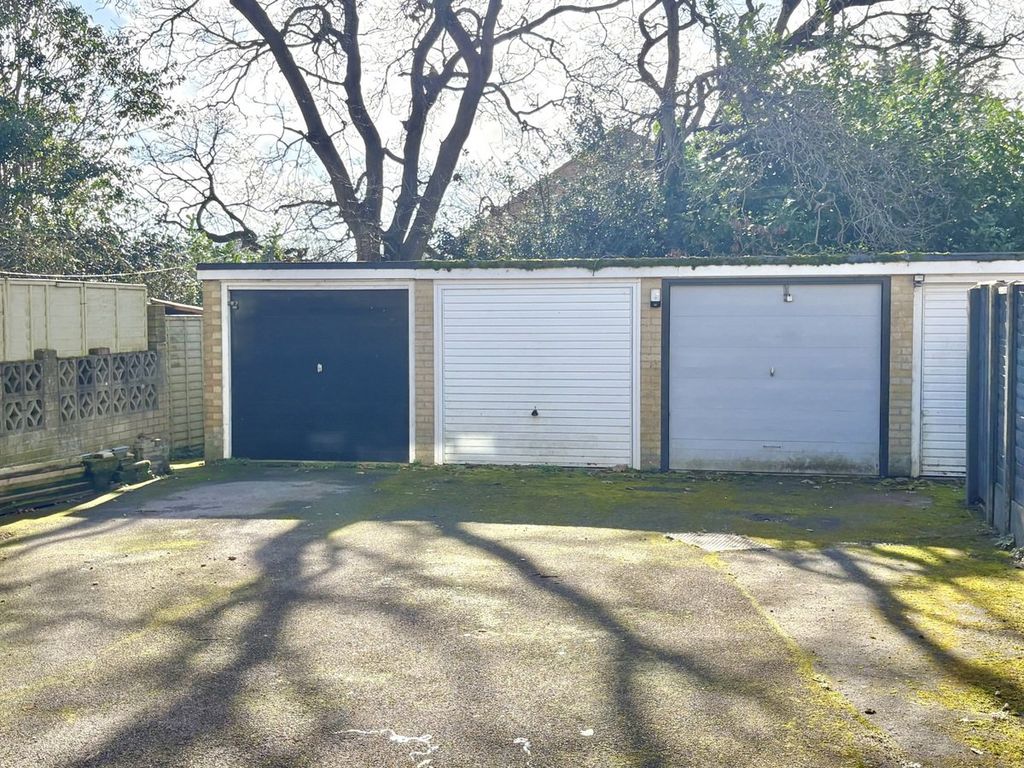 Property photo 3 of 28