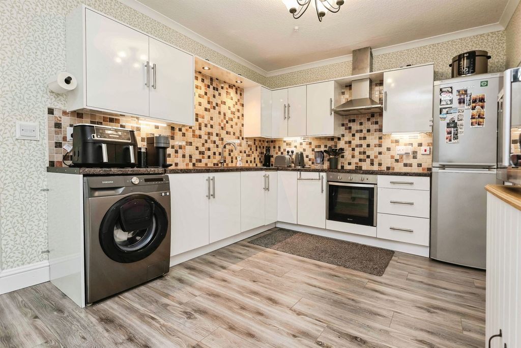 Property photo 2 of 16