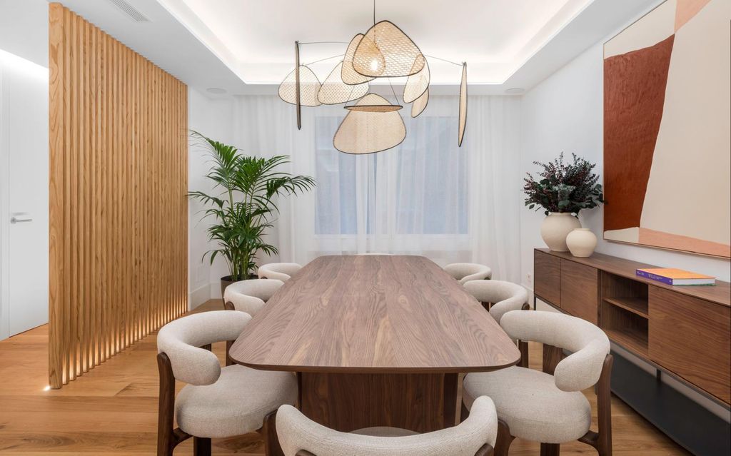 Property photo 3 of 17 Dining Area