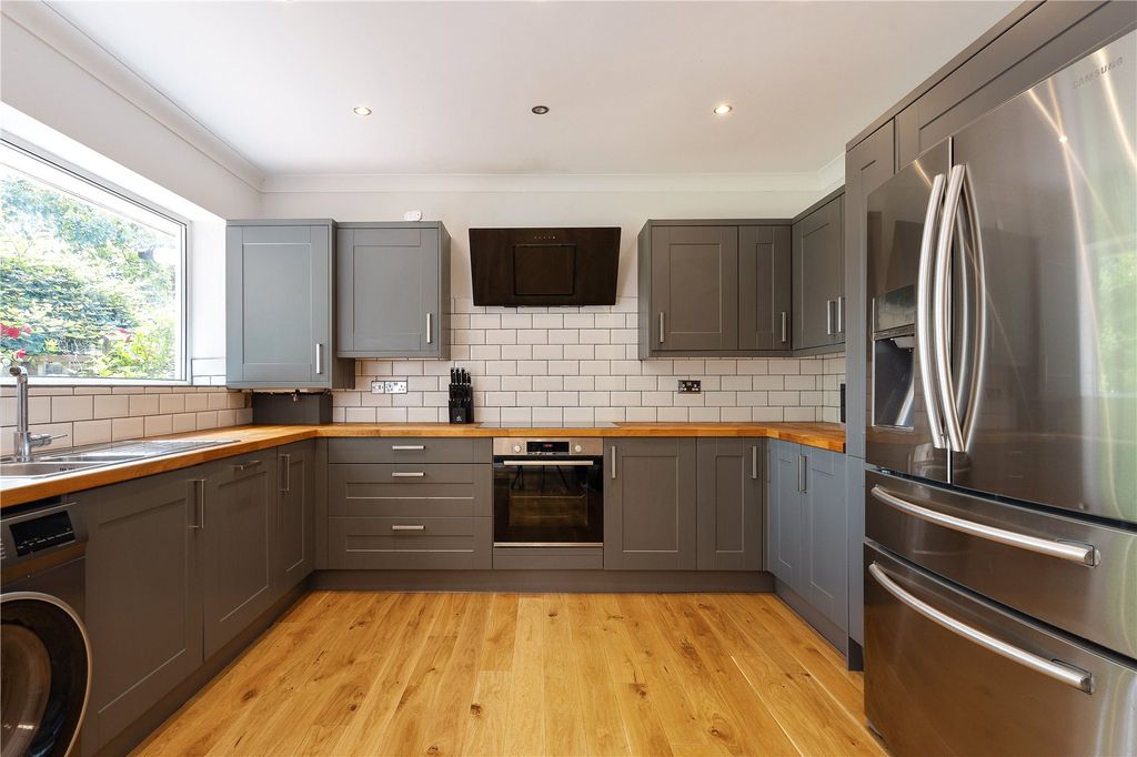 Property photo 3 of 34 Picture No. 10