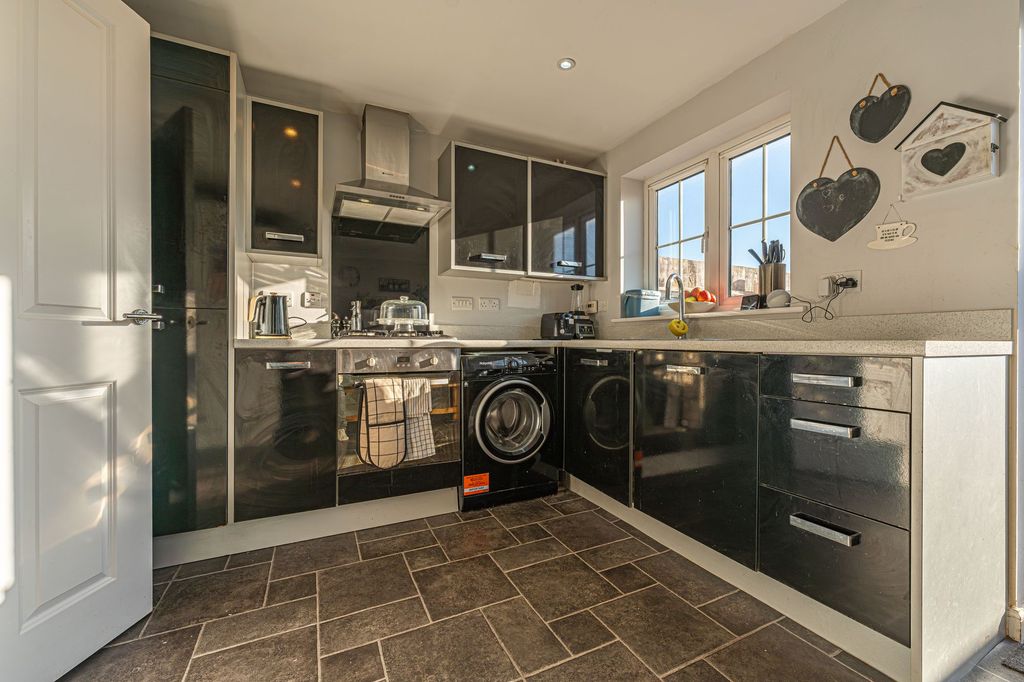 Property photo 2 of 25