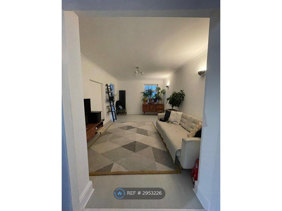 Property photo 1 of 10 Living Room1