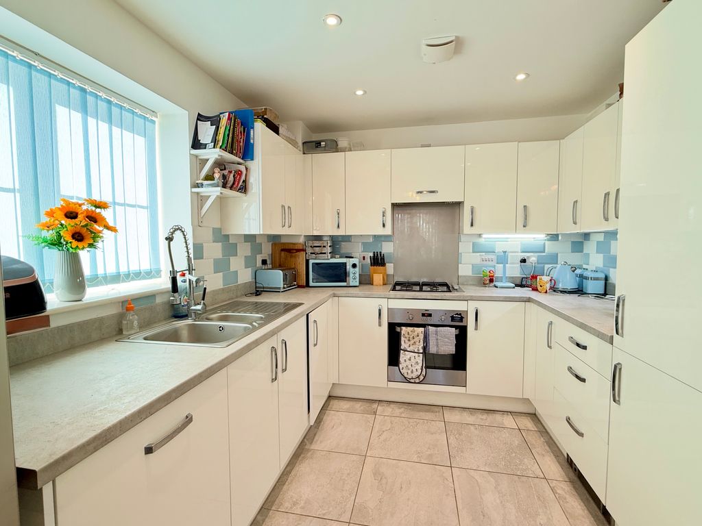 Property photo 3 of 16 Img_0945