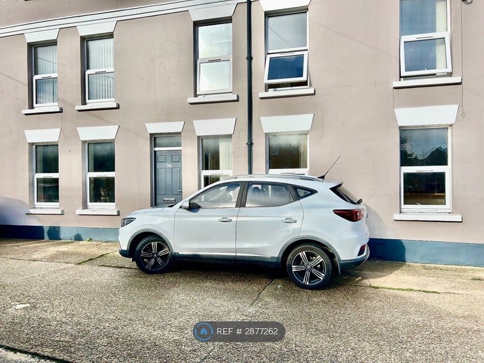 Property photo 1 of 11 2 Bed Flat With Parking