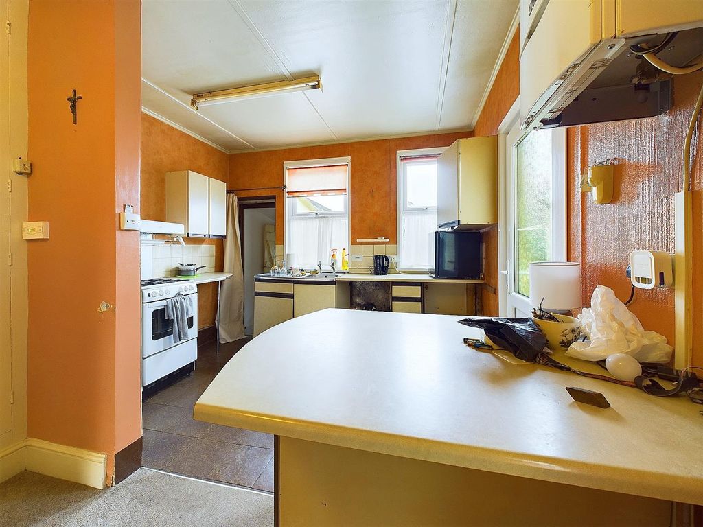 Property photo 3 of 19 Kitchen/Diner