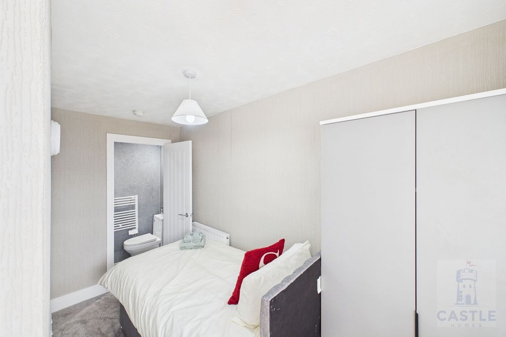 Property photo 2 of 7 Bedroom 3