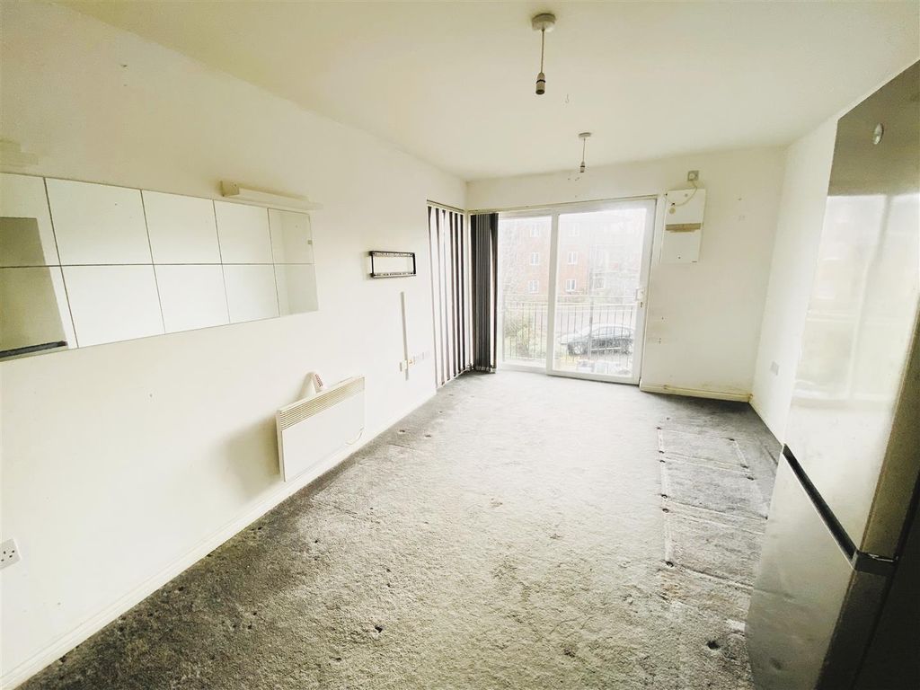 Property photo 2 of 7 Open Plan Lounge