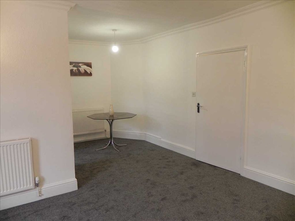 Property photo 3 of 7 Dining Area