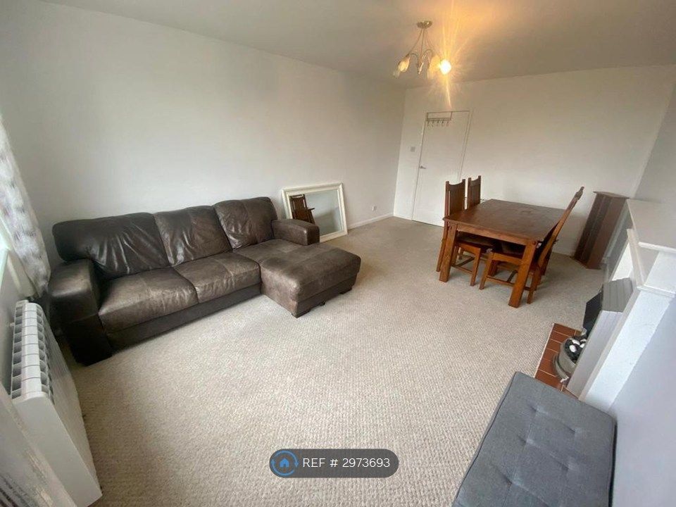 Property photo 3 of 13 Lounge 1