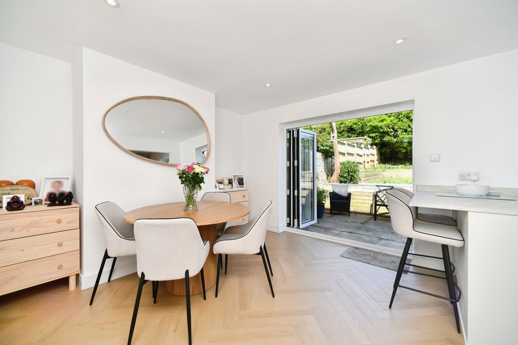 Property photo 3 of 22 Dining Area