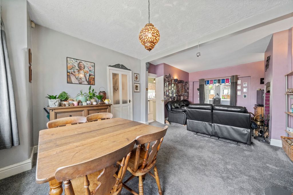 Property photo 2 of 25