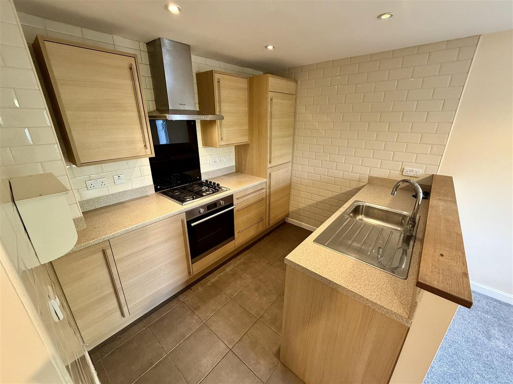Property photo 2 of 16 Kitchen
