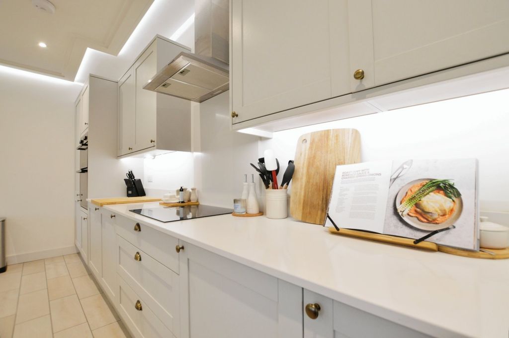 Property photo 3 of 14 Kitchen