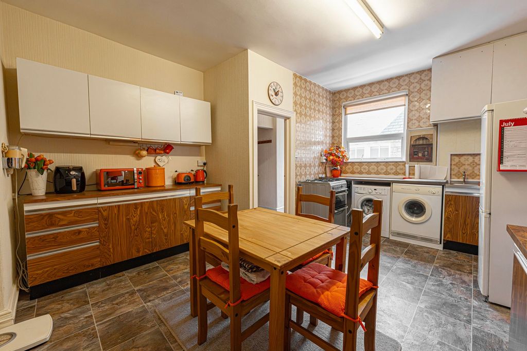 Property photo 2 of 42