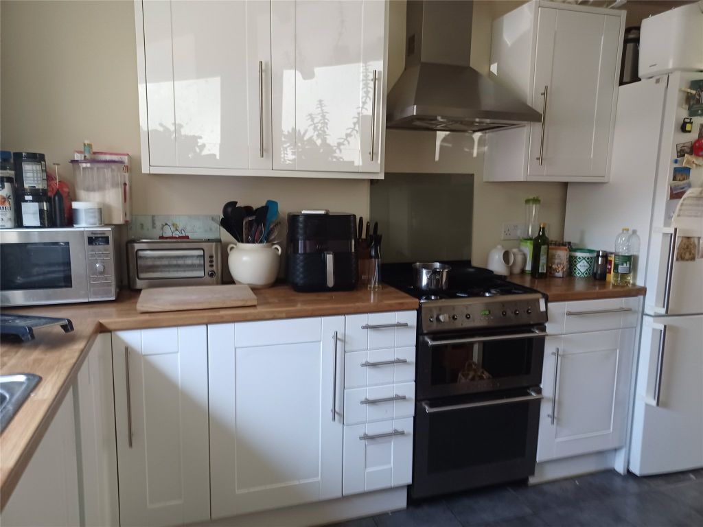 Property photo 3 of 5 Kitchen