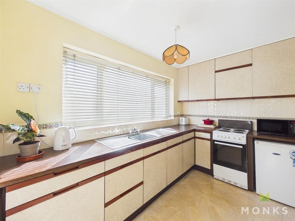 Property photo 3 of 17 Cam01348G0-Pr0806-Still006.Jpg