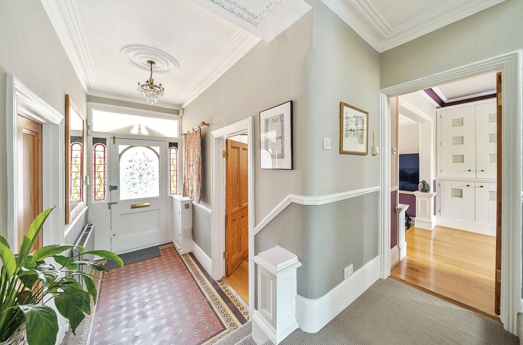 Property photo 2 of 28 Picture No. 24