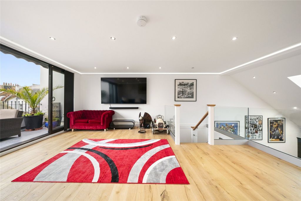 Property photo 3 of 28 Picture No. 19