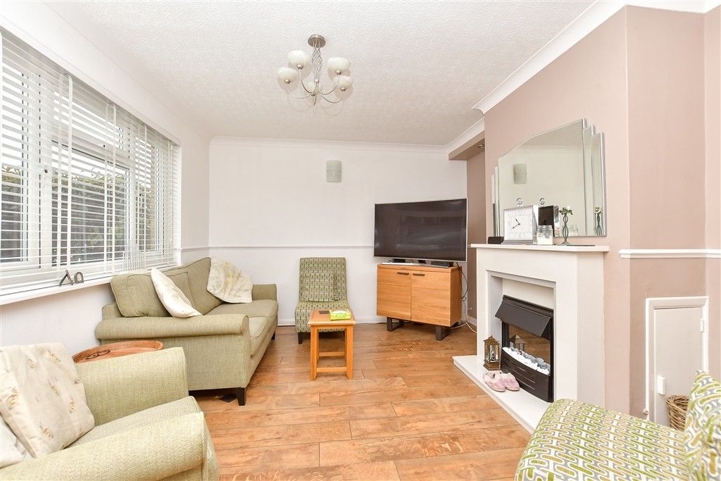 Property photo 1 of 12 Lounge