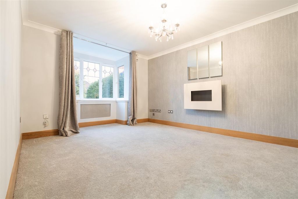 Property photo 2 of 11 Living Room