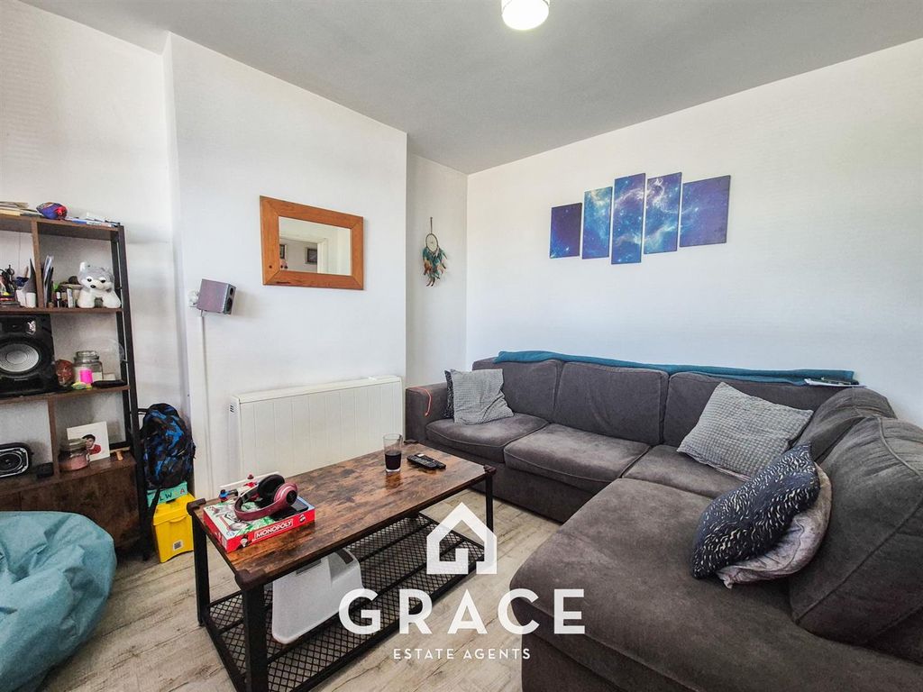 Property photo 2 of 17 1000050617.Jpg