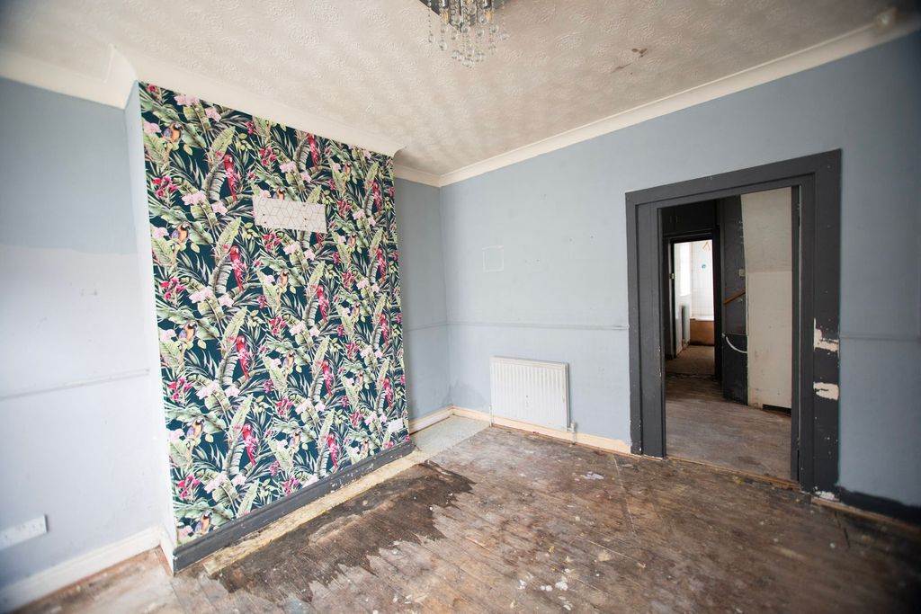 Property photo 2 of 10 Living Room