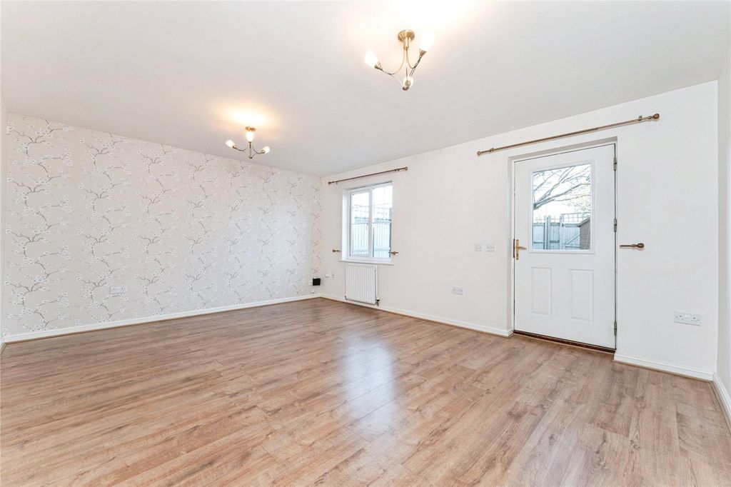 Property photo 2 of 18 Picture No. 01