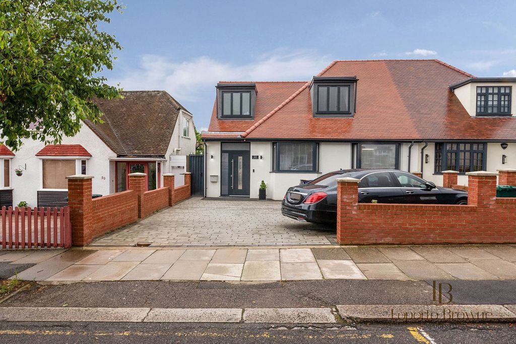 Property photo 2 of 33