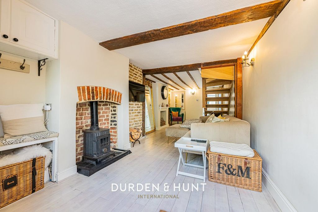 Property photo 2 of 31 Fyfield-2.Jpg
