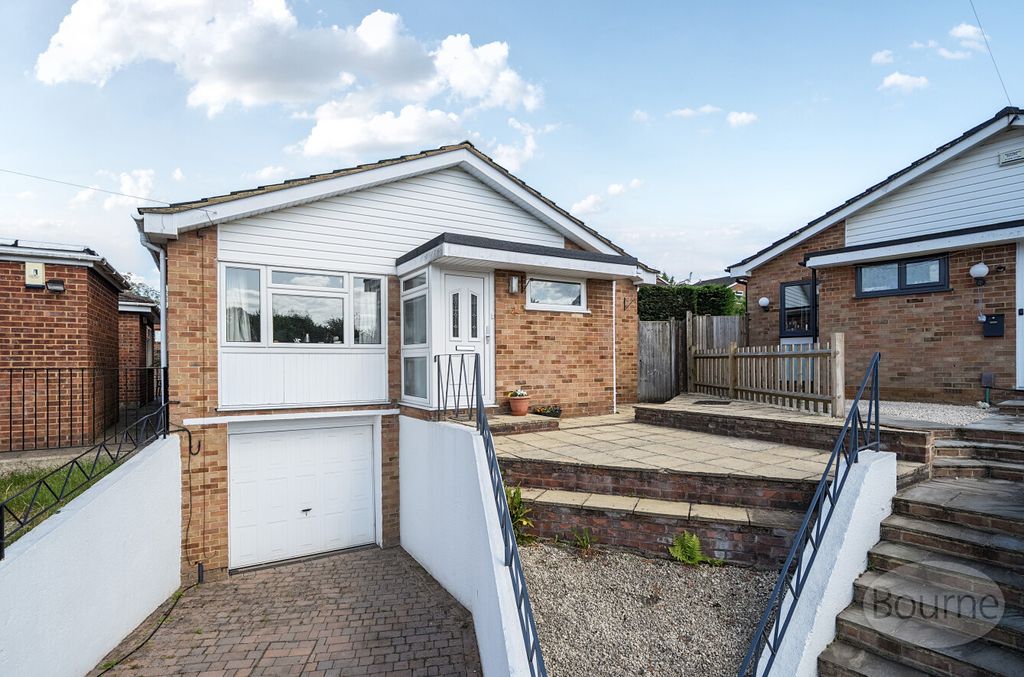 Property photo 1 of 17 E524Fa31-81Db-4d5...