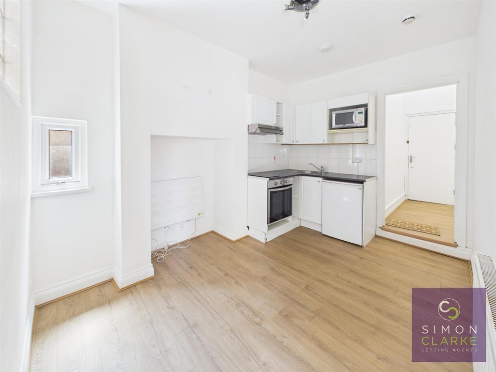 Property photo 2 of 9 Cam05425G0-Pr0145-Still005.Jpg
