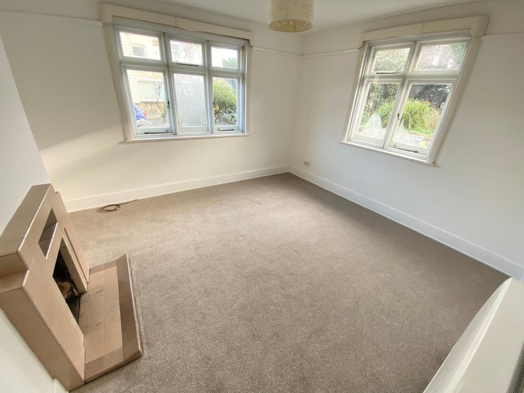 Property photo 2 of 11 Living Room