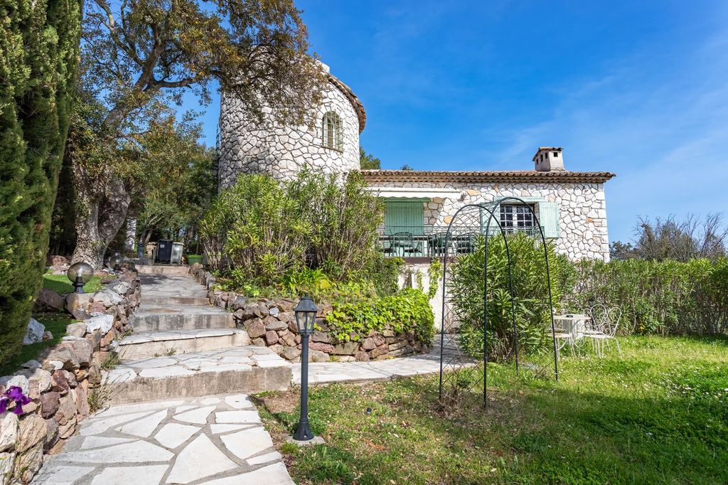 Property photo 2 of 45