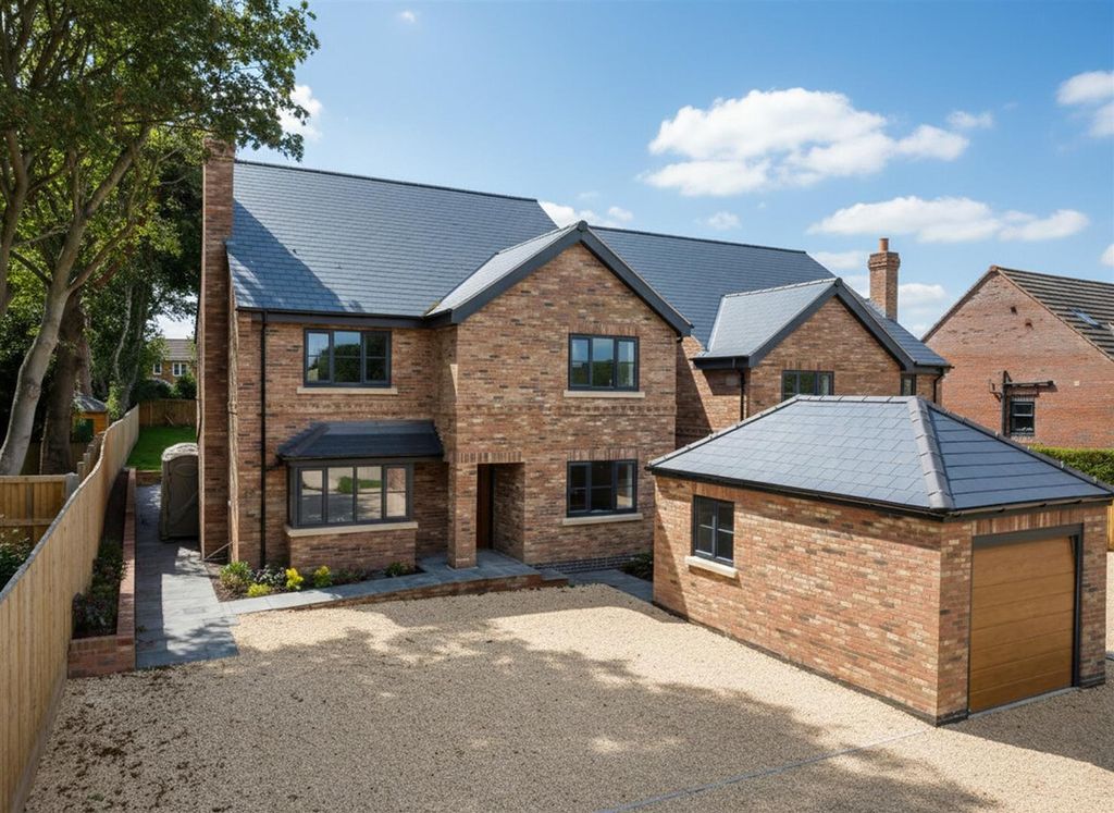 Property photo 1 of 18 Extensive Parking And Garage