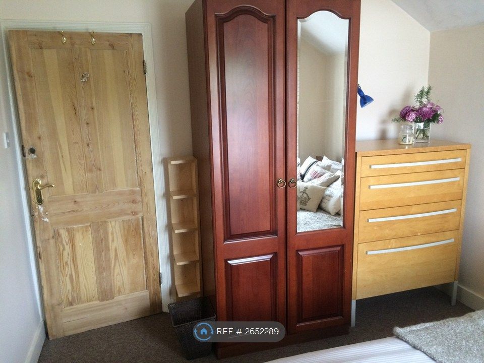 Property photo 2 of 11 Bedroom 1