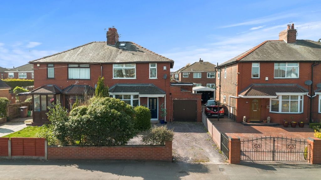 Property photo 1 of 32