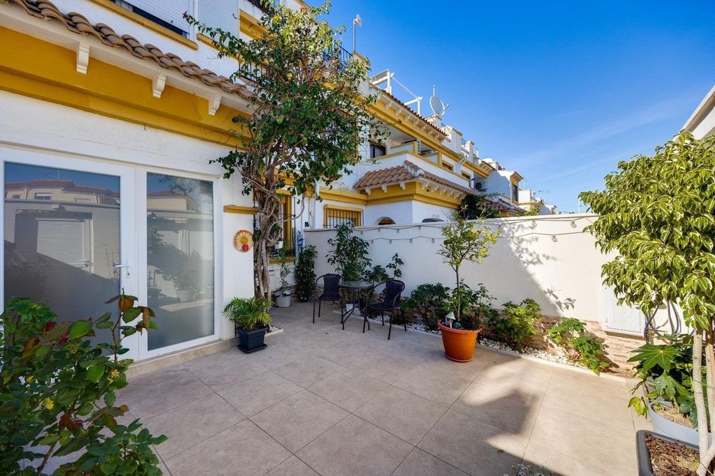 Property photo 2 of 50