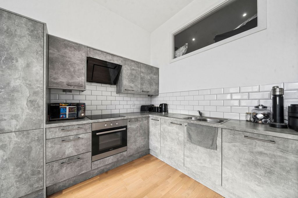 Property photo 3 of 24