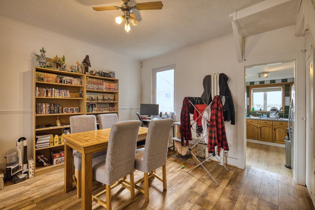 Property photo 3 of 9 Picture 3