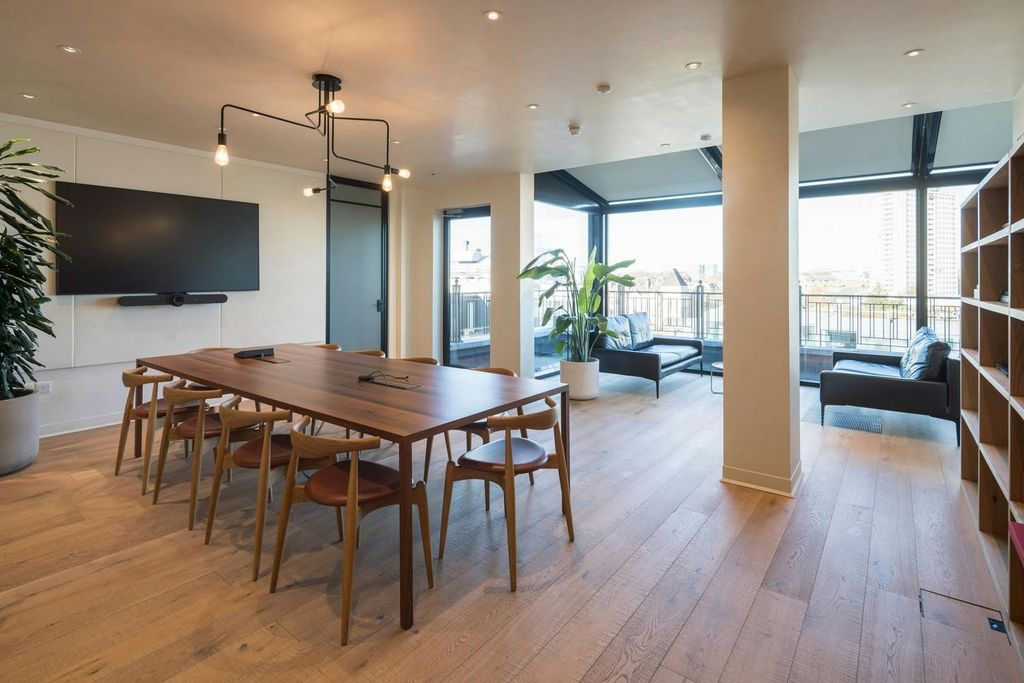 Property photo 3 of 13 1-7 Aylesbury Street