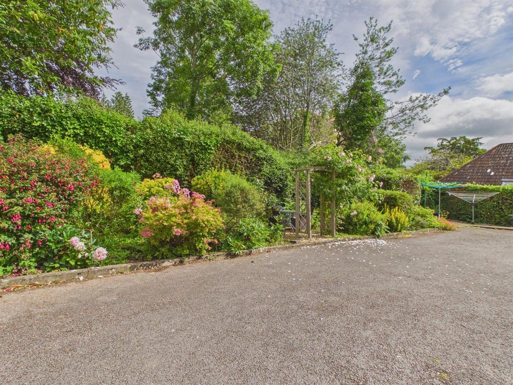 Property photo 3 of 18 Gar2.Jpg