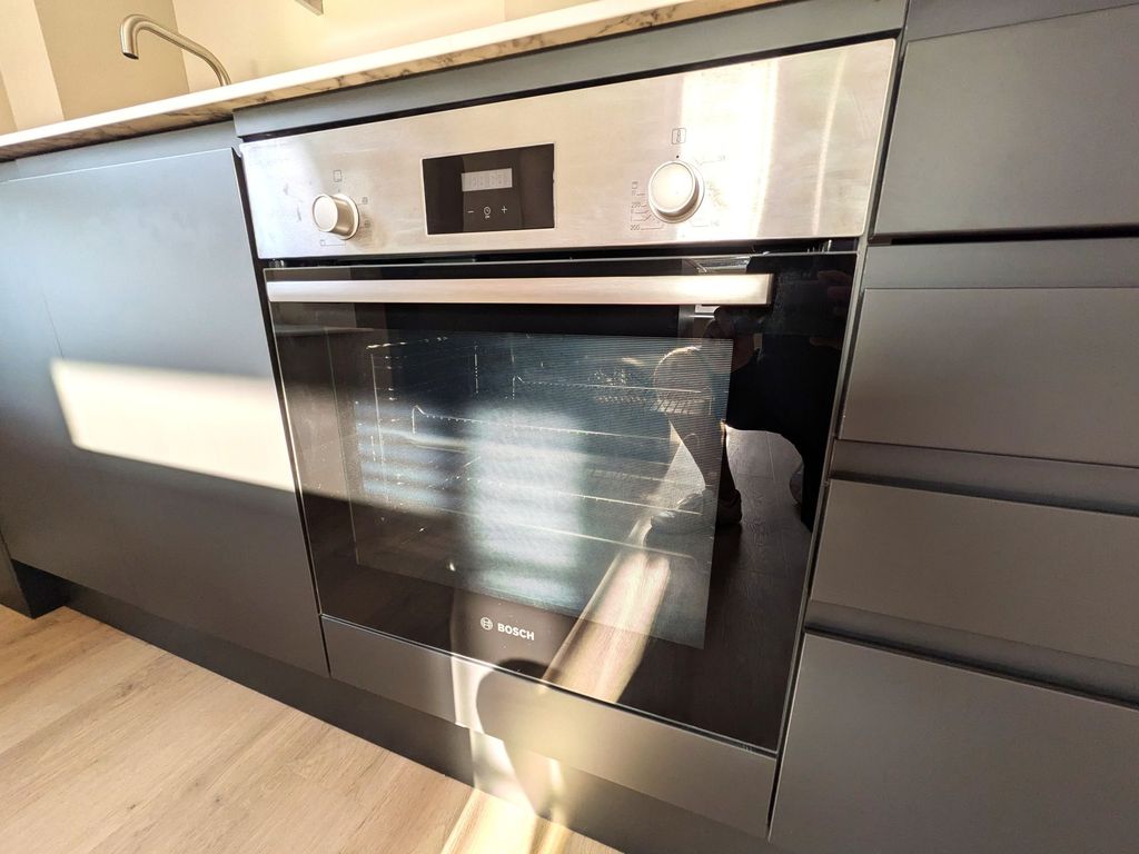Property photo 2 of 15 Bosch Oven
