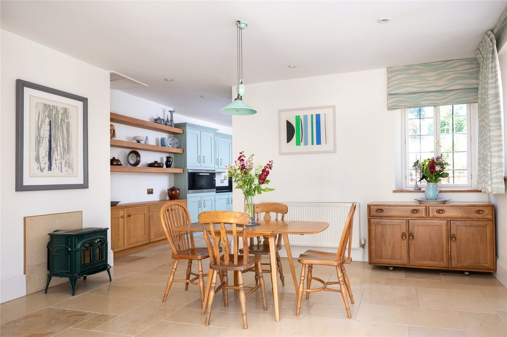 Property photo 3 of 18 Breakfast Room