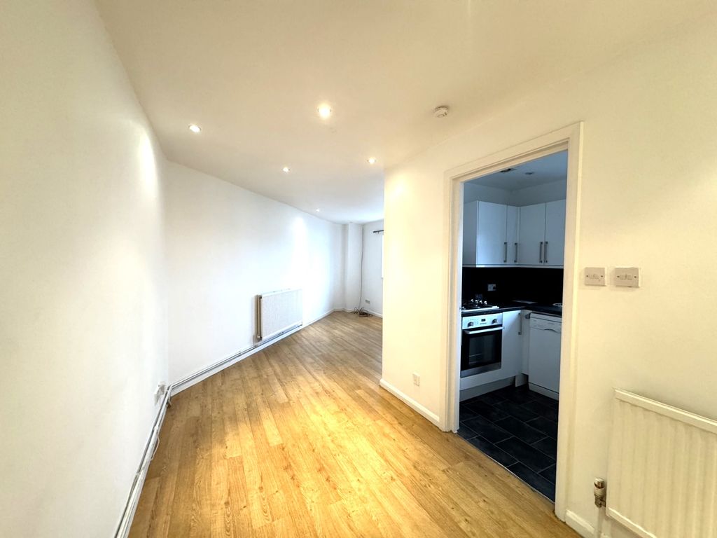 Property photo 3 of 11 1