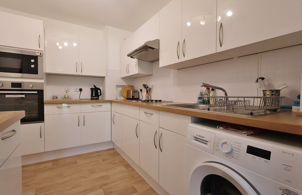 Property photo 2 of 33