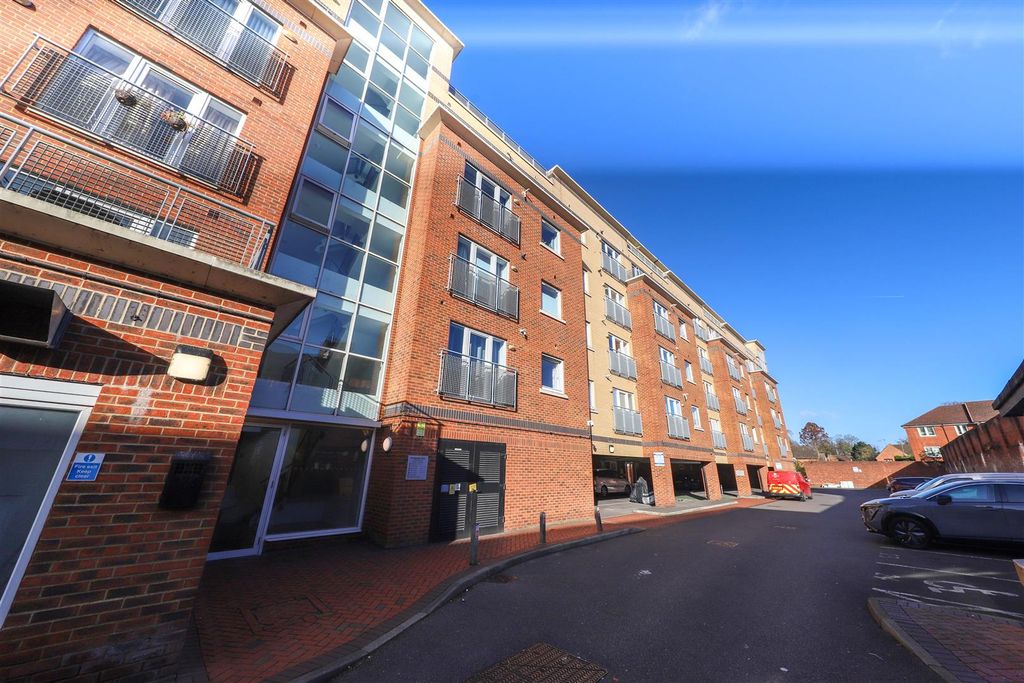 Property photo 1 of 12