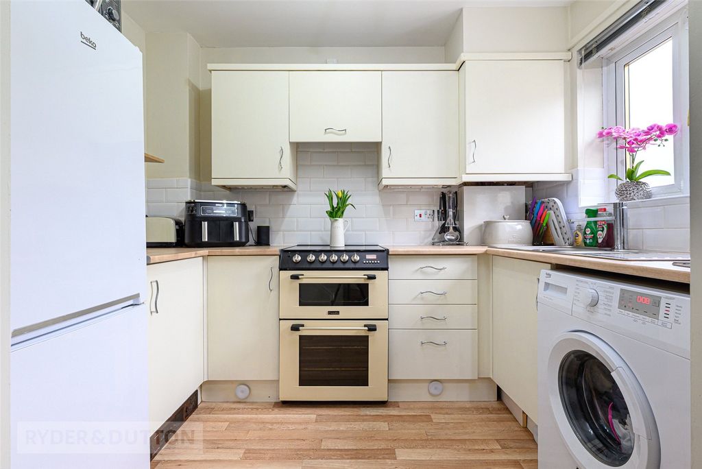 Property photo 2 of 18 Kitchen